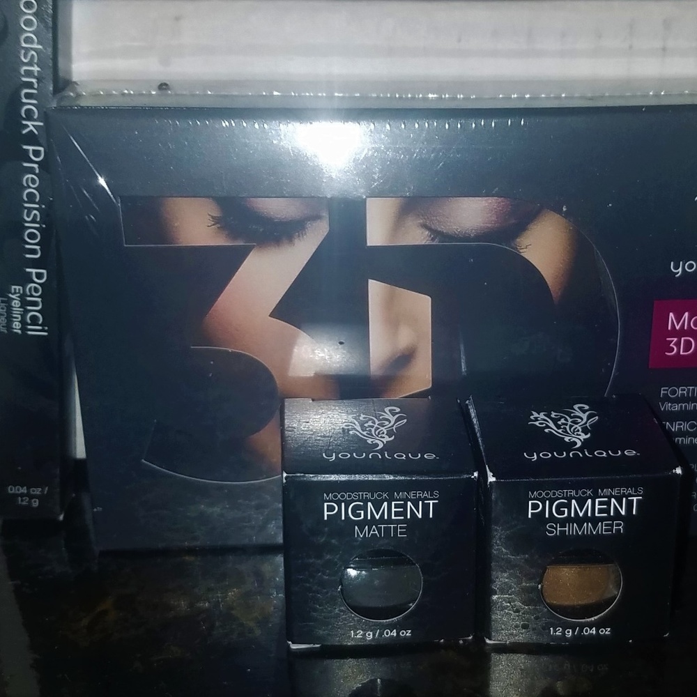 YOUNIQUE Bundle 3D Mascara/2 Pigment Eye/Eyeliner